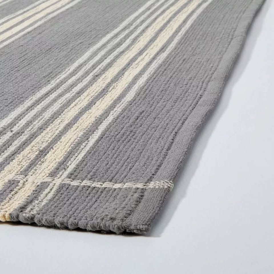7'x10' Wool Blend Variegated Stripe Area Rug